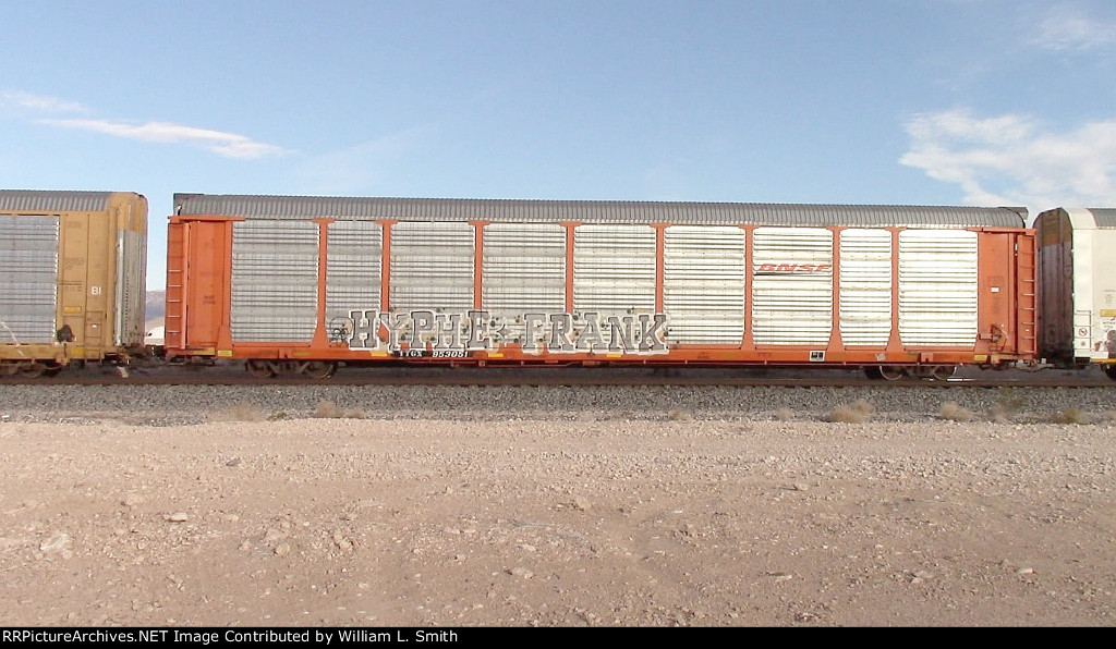 WB Unit Vehicular Flat Car Frt at Erie NV -18